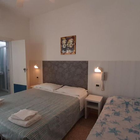 Hotel Luana Римини Экстерьер фото