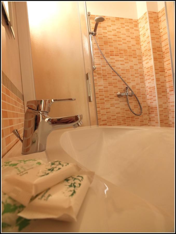 Hotel Luana Римини Экстерьер фото