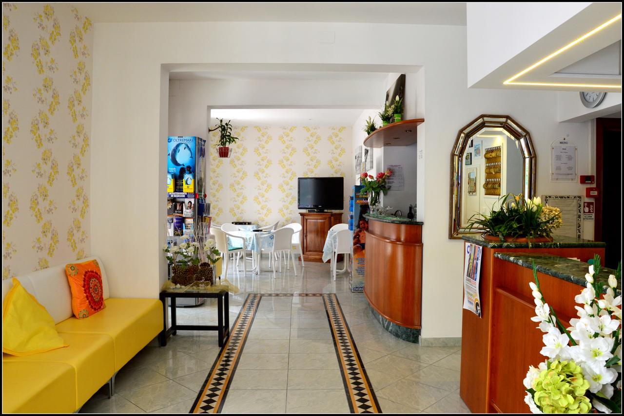 Hotel Luana Римини Экстерьер фото