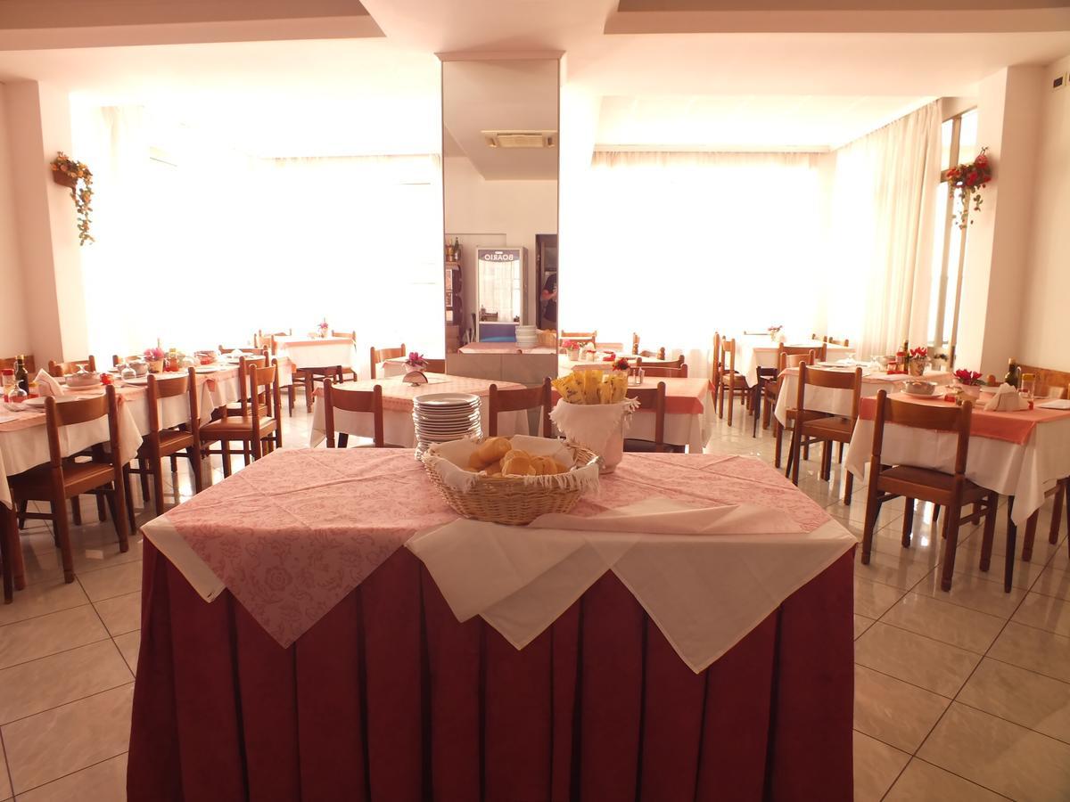 Hotel Luana Римини Экстерьер фото