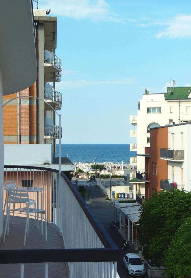 Hotel Luana Римини Экстерьер фото