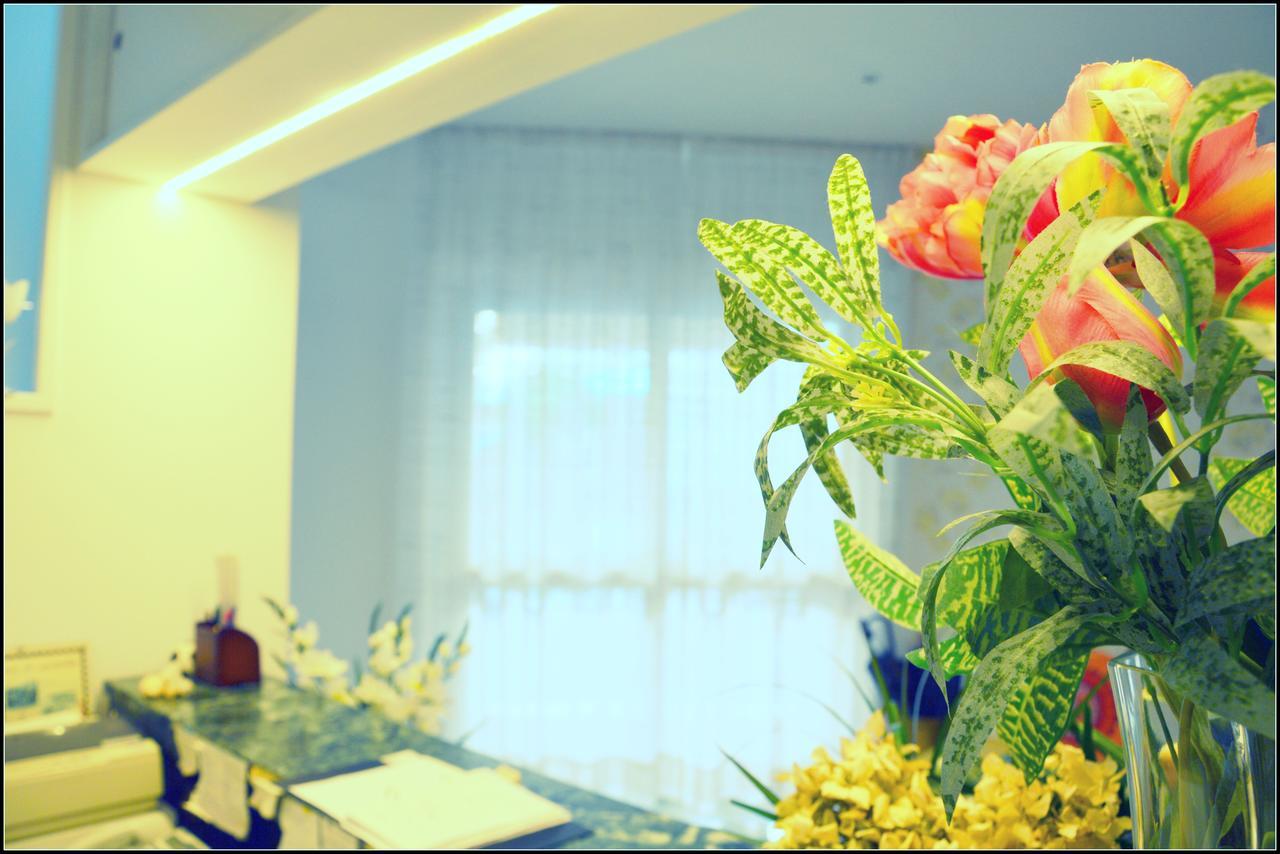 Hotel Luana Римини Экстерьер фото