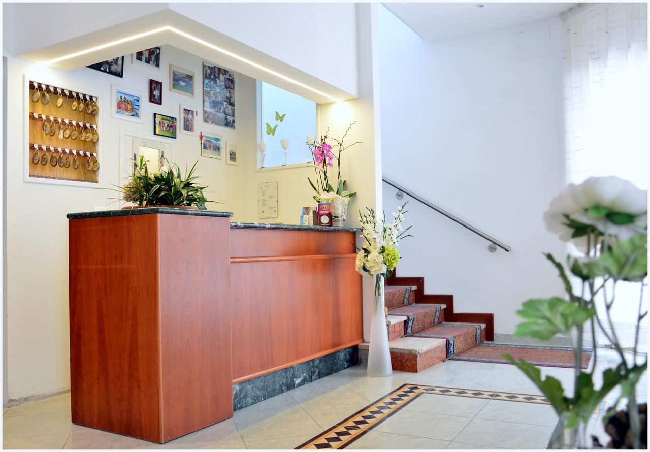 Hotel Luana Римини Экстерьер фото