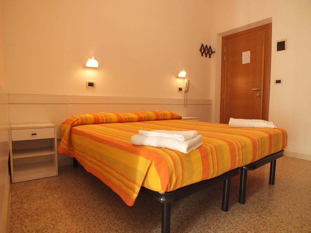 Hotel Luana Римини Экстерьер фото