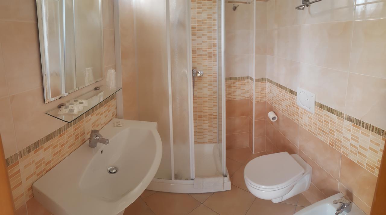 Hotel Luana Римини Экстерьер фото