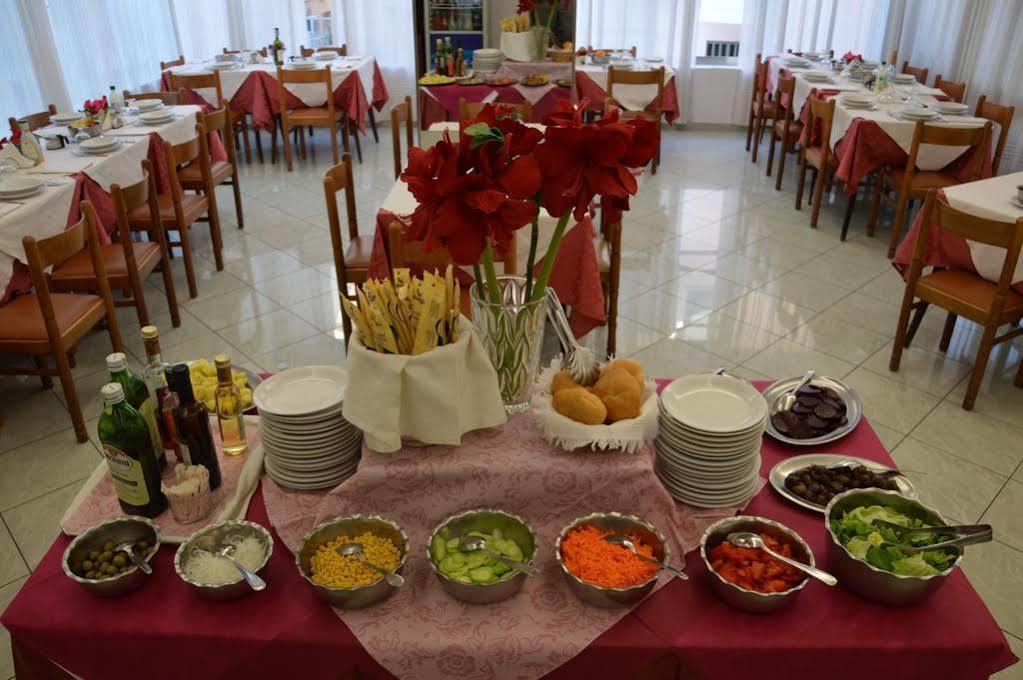 Hotel Luana Римини Экстерьер фото